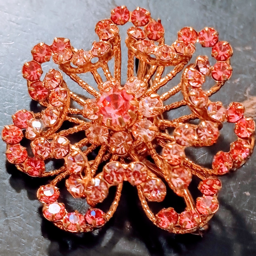Vintage  Australia Pink & Gold Rhinestone design flower Pattern Brooch.